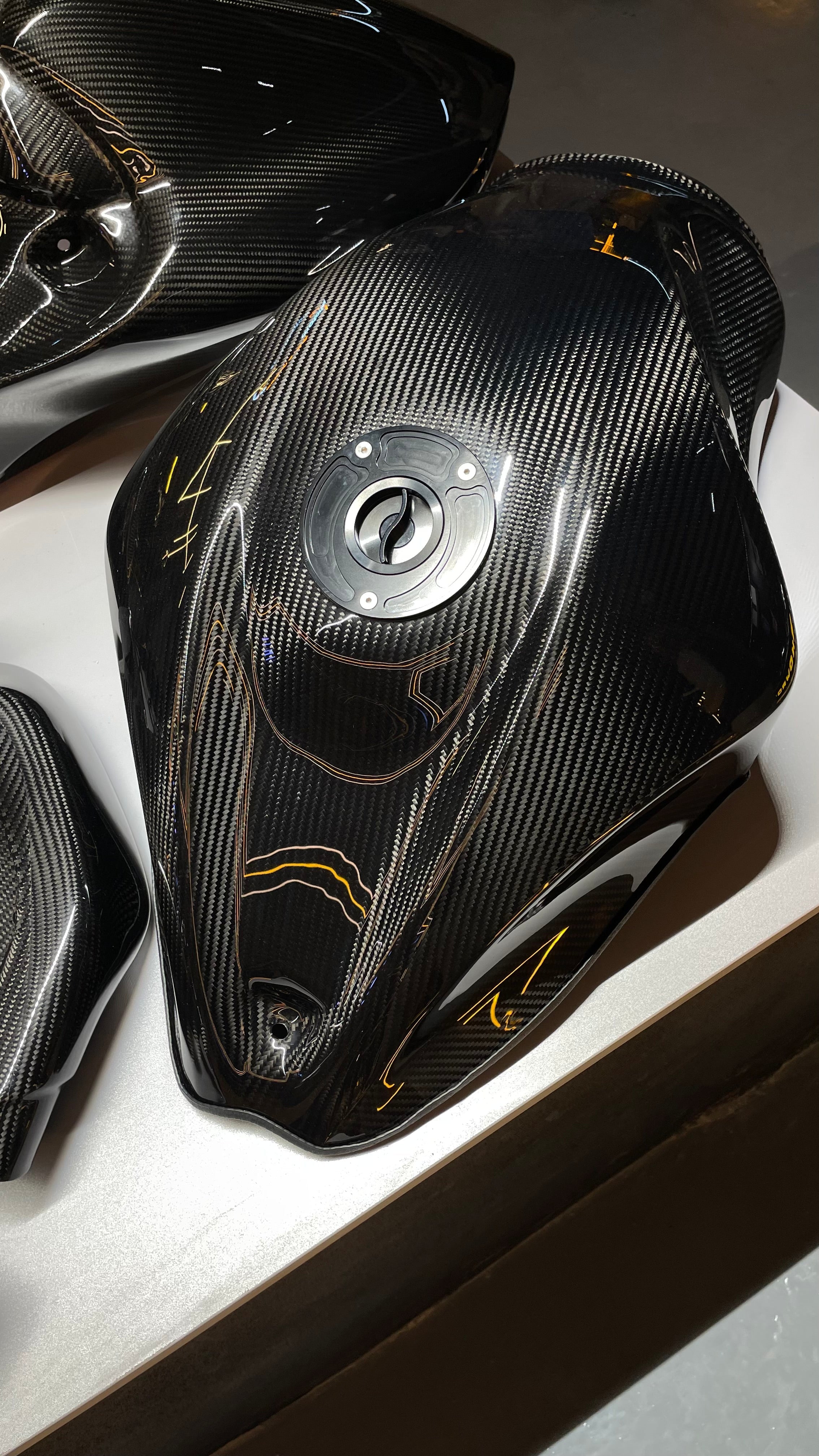 MotorFix SUZUKI HAYABUSA 2022+ low profile carbon Fuel Tank