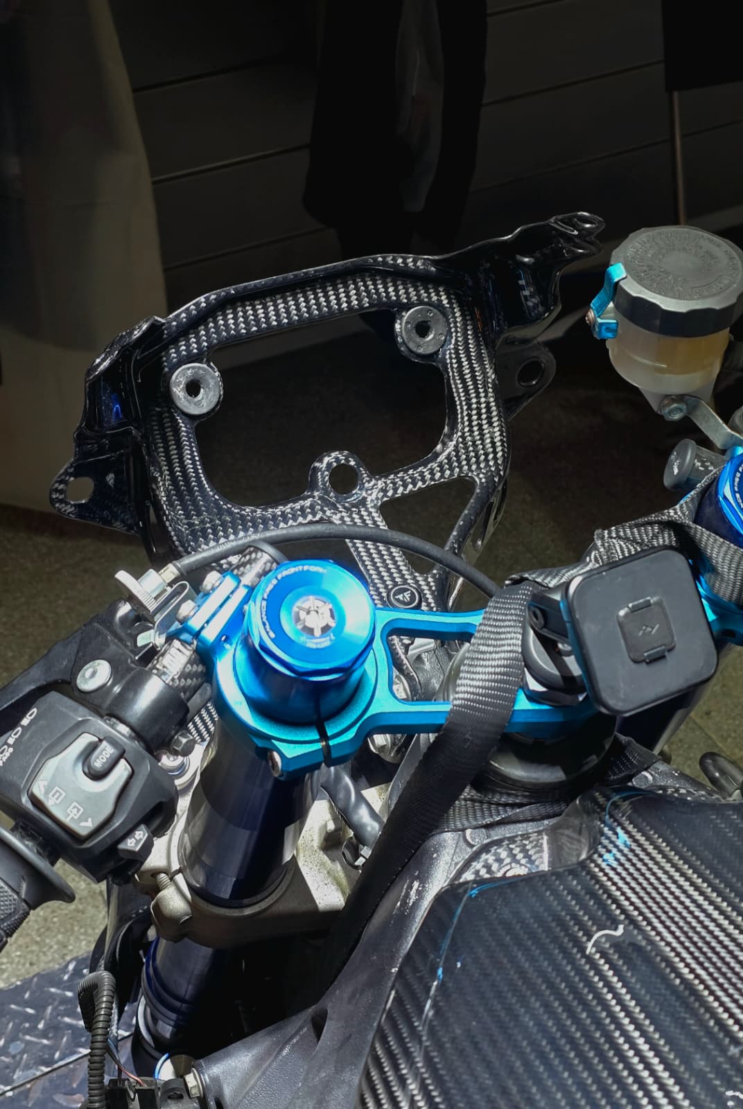 Carbon Fiber Face Bracket for GSXR1000 2017+